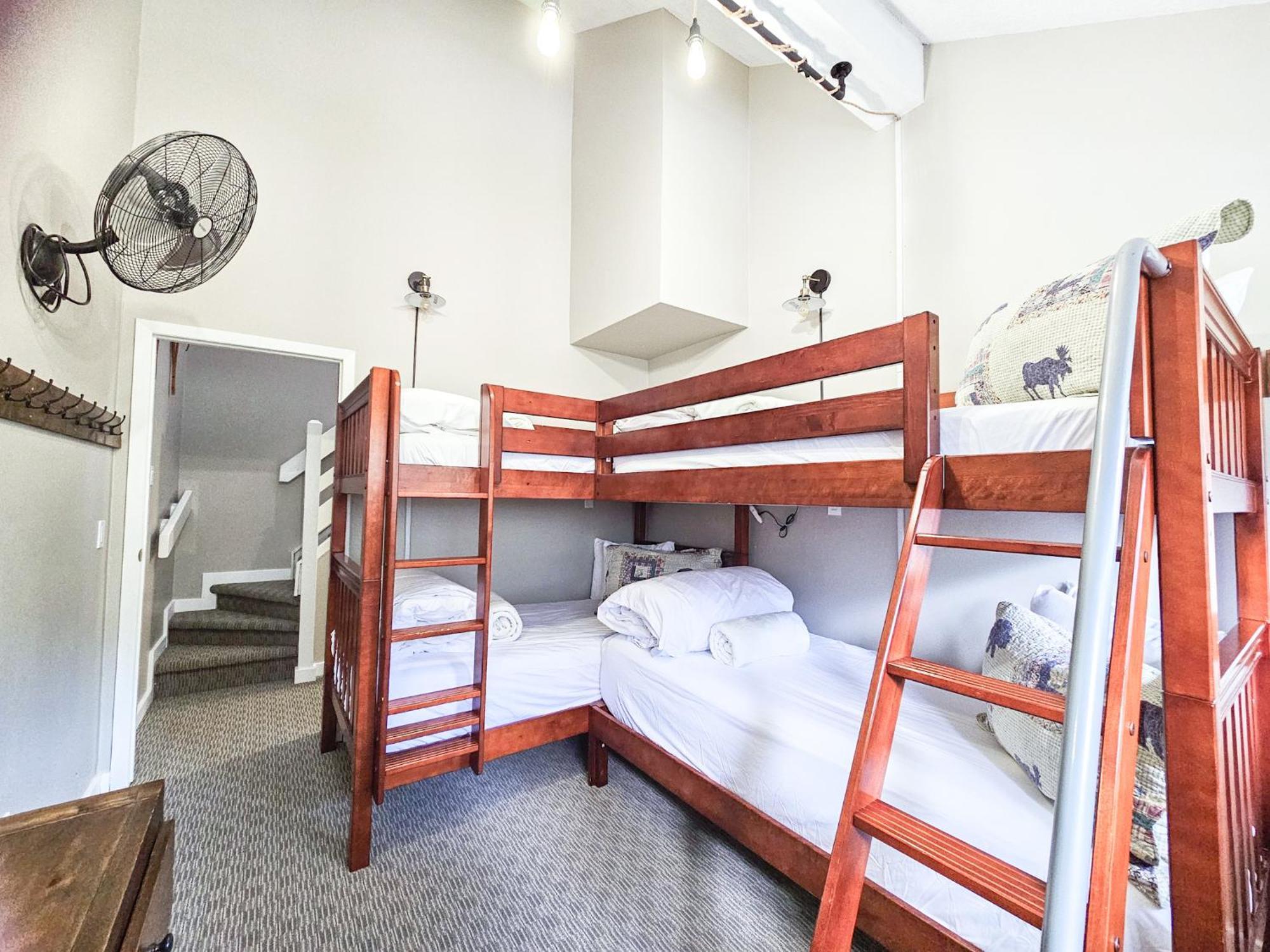 Horsethief Lodge By Stayin Панорама Номер фото